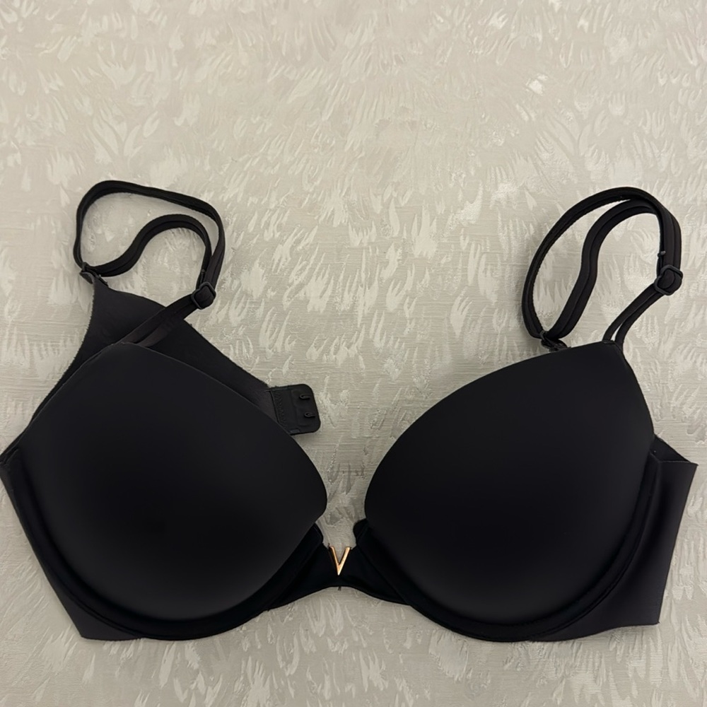 Victoria’s Secret push up bra, 32D, good condition